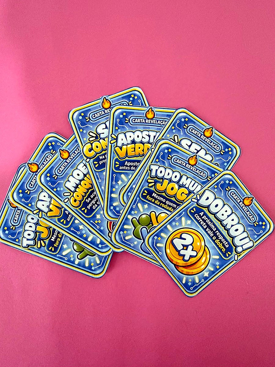 Foto real das Cartas Revelação abertas em leque: DOBROU!, TODO MUNDO JOGA e outras