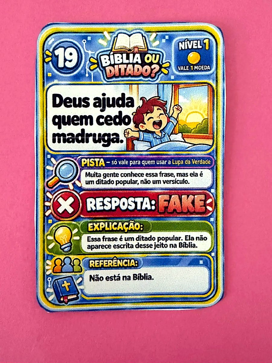 Foto real de uma carta do jogo com a frase Deus ajuda quem cedo madruga